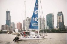 “中国单人无动力帆船环球航海第一人”翟墨开启新旅程 环航北冰洋从上海到上海