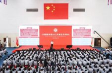 上海建桥学院迎来2021级新生 校长讲授“开学第一课”：“真理的味道很甜”