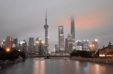 上海口岸进出口总值在全国的占比从年初的28.4%降至16.3%