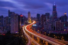 上海市重大工程G228公路金汇港大桥提前贯通，增强杭州湾北岸交通服务