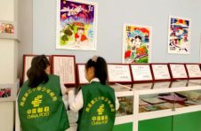 上海首家设在中小学内的集邮工作室在浦东揭牌