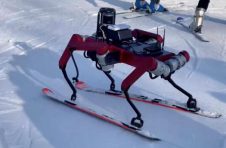助力“科技冬奥”，上海交大自主研发六足滑雪机器人惊艳亮相