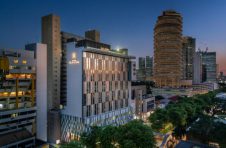 在不确定的时代，做确定的教育 | 为何三陶AI自习室是“经济下行”环境中的稳健选择？